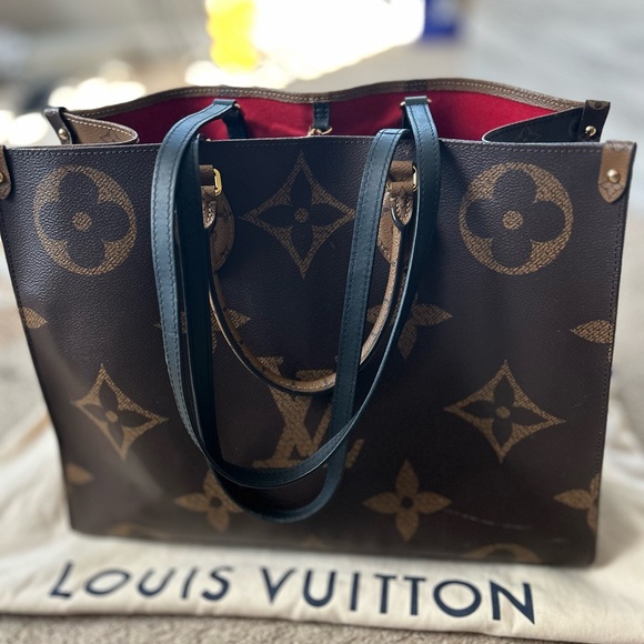 100% Authentic ON THE GO LOUIS VUITTON GM BAG PURCHASED FROM ACTUAL STOREFRONT - Picture 4 of 17